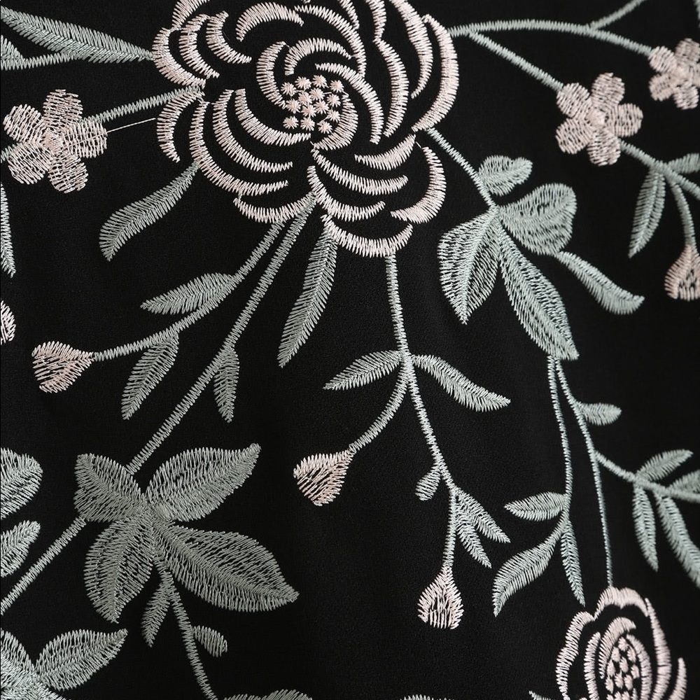 🆕🥂Embroidered Kimono style Coat - Picture 5 of 6